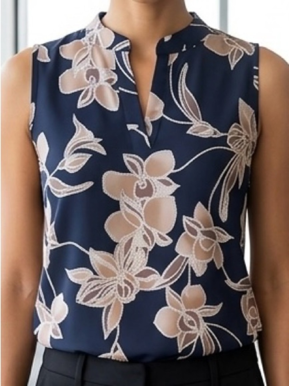 SJS Navy Blue Floral Sleeveless Blouse Top Split V Neck Corporate Shell Sz S EUC